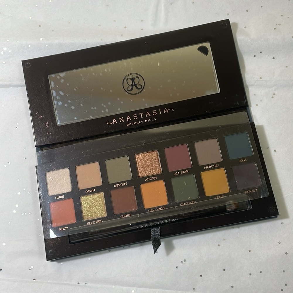 Palette - Picture 2 of 8